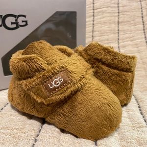 Baby Infant UGGS Bixbee Crib Shoes Moccasins Soft Gender Neutral Boy Girl Gift